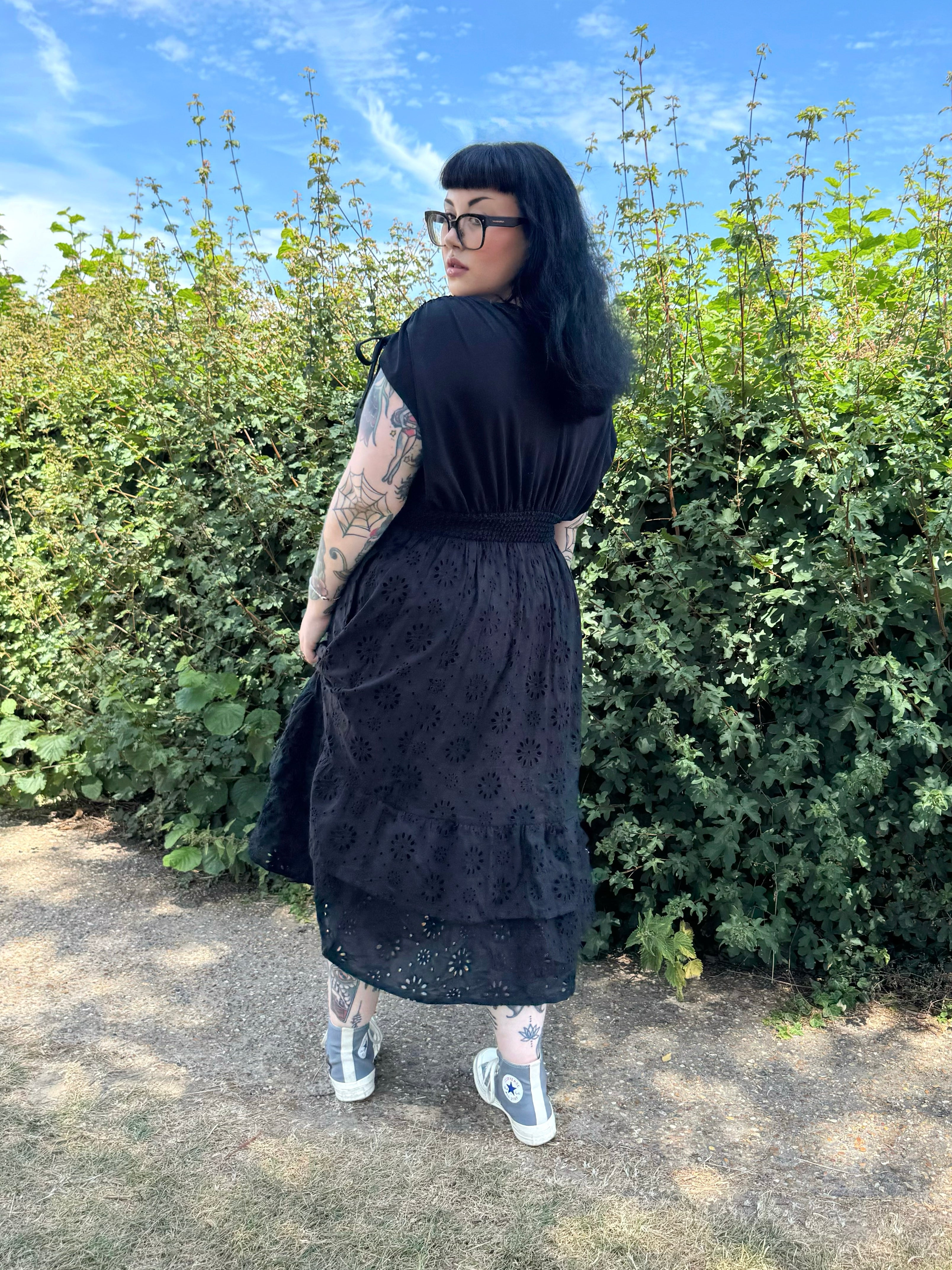 Broderie Anglaise Midi Dress - Black – Bild 3